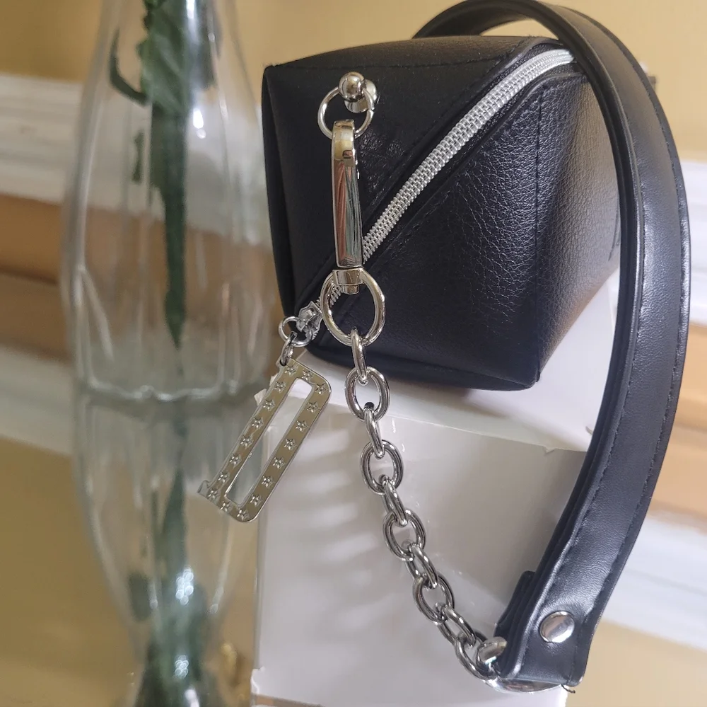 Host pick 🔥 Dior🔥beauty pouch convertible shoulder bag - Picture 16 of 17